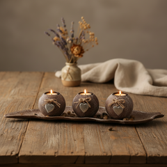 Set de Portavelas Triple: Elegancia Mineral y Corazones Plateados
