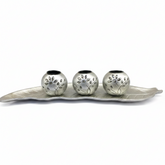 Set de Portavelas Triple: Plata Satinada con Relieve Floral