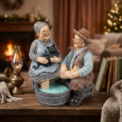Figura decorativa de abuelitos lavándose los pies en tinaja 12cm