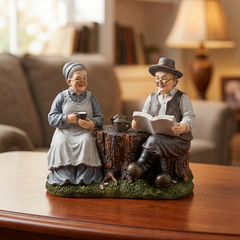 Figura decorativa de abuelitos tomando té y leyendo 15cm