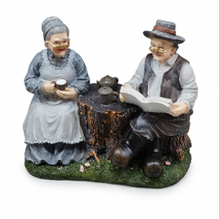 Figura decorativa de abuelitos tomando té y leyendo 15cm
