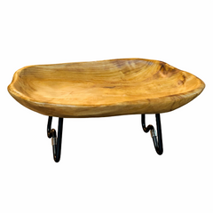 Bandeja de Madera Natural con Base Metálica – Tabla para Quesos y Centro de Mesa