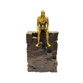 ESCULTURA HOMBRE SENTADO