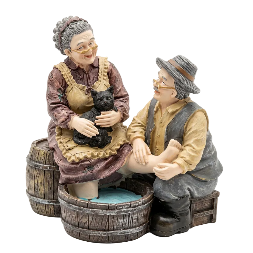 Figura Decorativa de Abuelitos Sentados 16cm