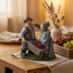 Figura Decorativa de Abuelitos con Carretilla 20cm